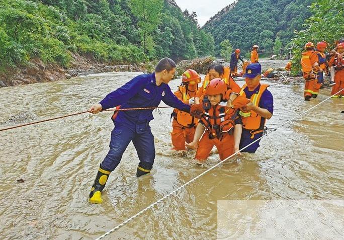 渭南市消防救援支队解救被困群众